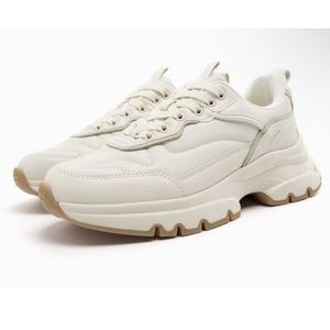 The perfect ZARA nude chunky sneakers. Wardrobe essential.